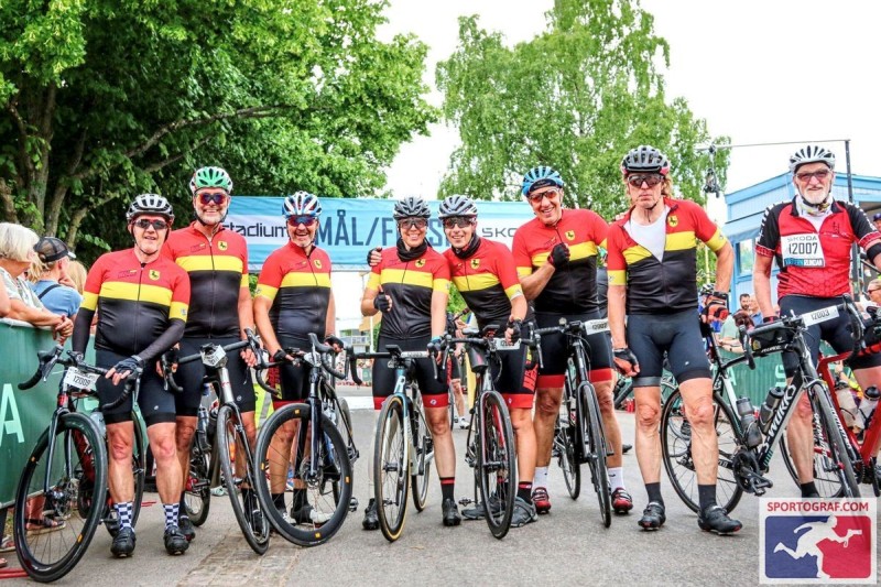 Gruppe von Radsportlern auf der Vätternrundan in Schweden
