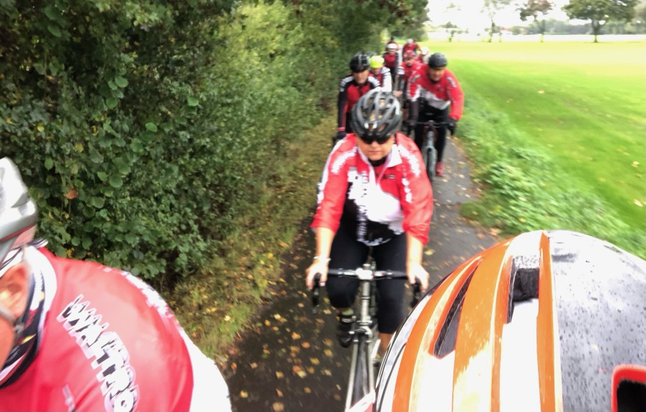 Eine Gruppe des RC Sprinter Waltrop trift sich zum Abradeln der Saison 2023