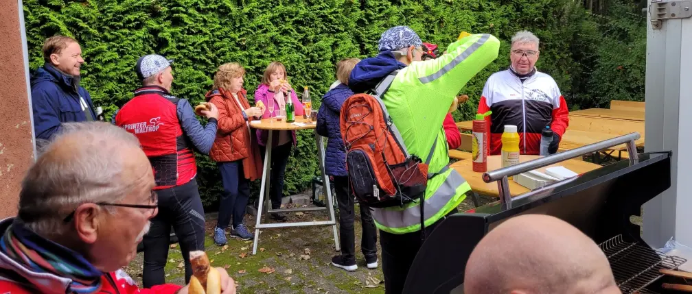 Nach dem Abradeln gibt's was Leckeres und Gespräche