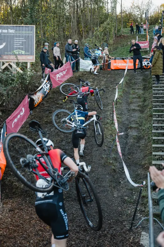 POCO Cyclocross Lünen - Crossbiker an der Wand von Tietz
