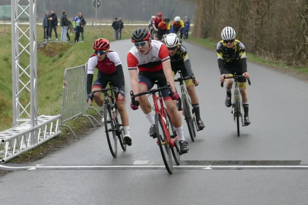 Klasse U17, Alois Klomfaß fährt auf Platz 9, Maxim Ben Djemia auf Platz 10