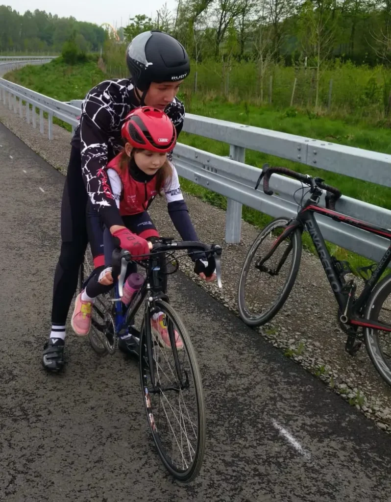Hermine Klomfass traininert Einzelzeitfahren